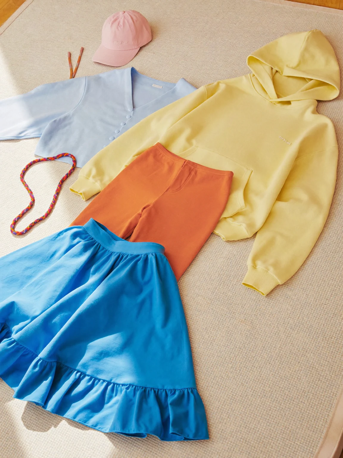 Illustration d'une étape de préparation autour de vêtements pour enfants